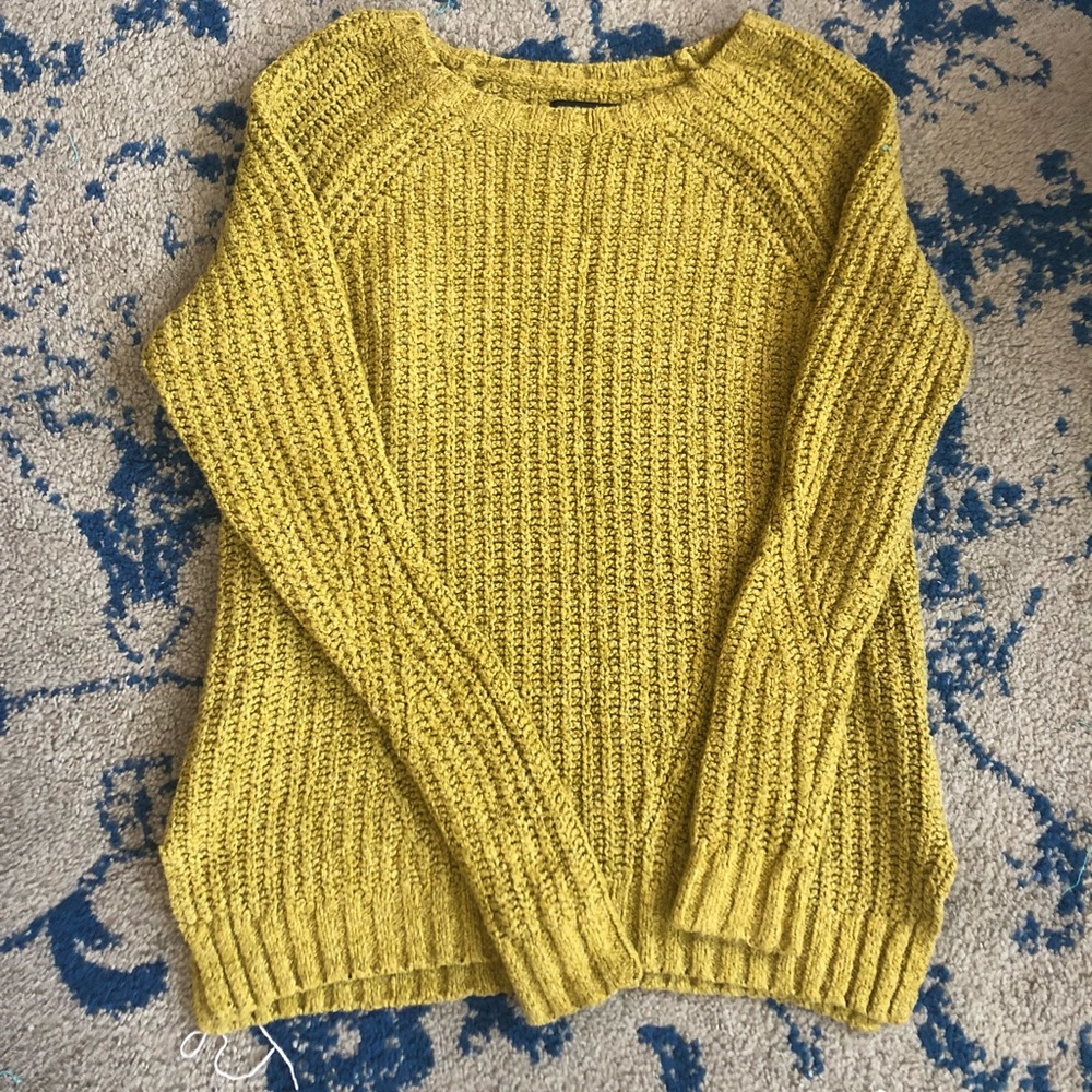 Like new! Chunky soft AE sweater ❄️